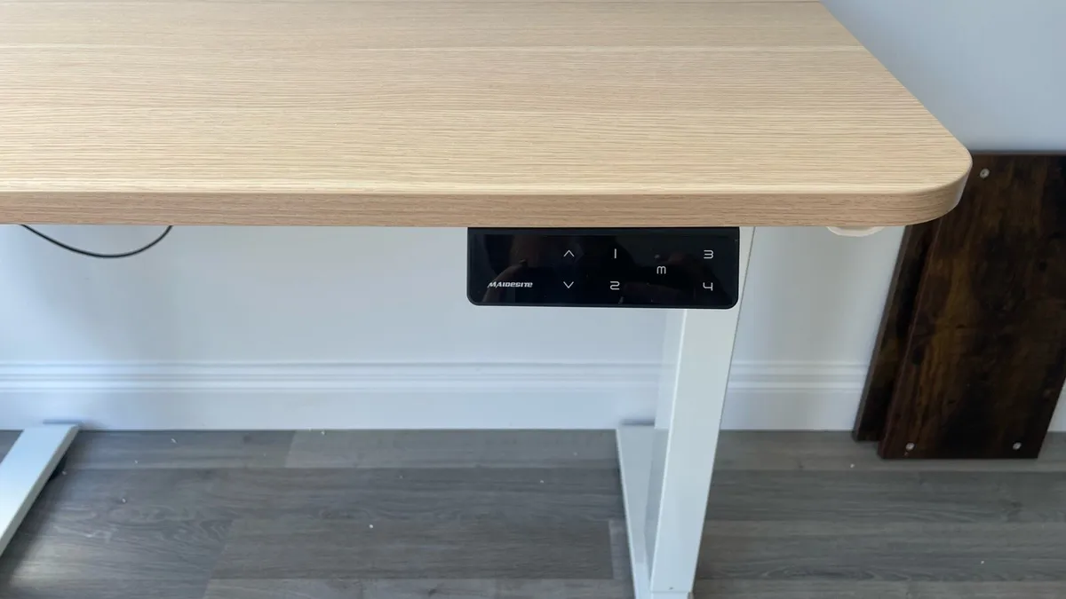 Desk - Image 2