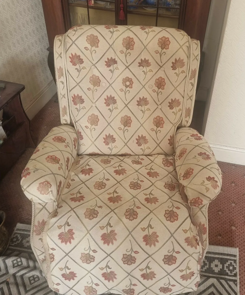 Recliner chair - Image 1