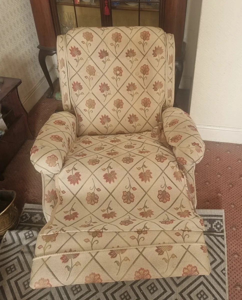 Recliner chair - Image 2