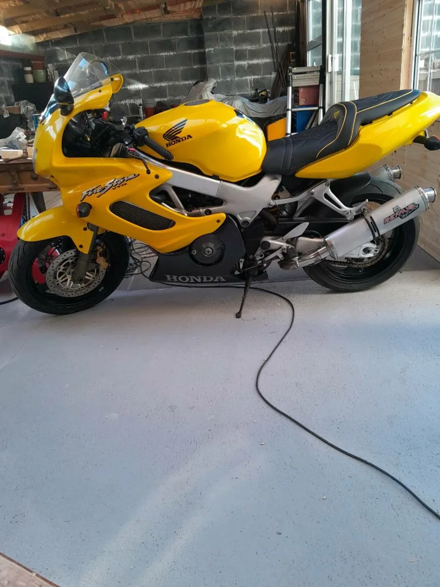 Honda VTR 1000 - Image 2