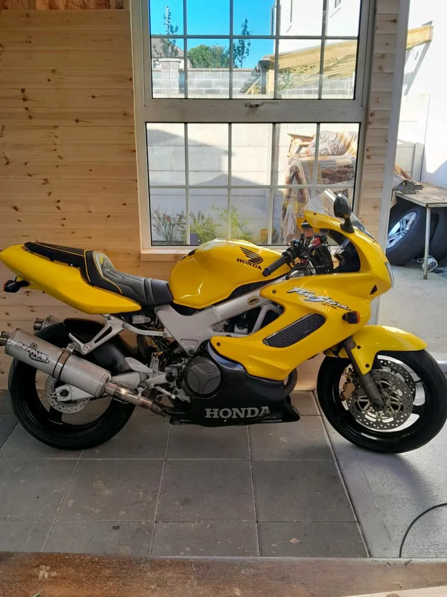 Honda VTR 1000 - Image 1