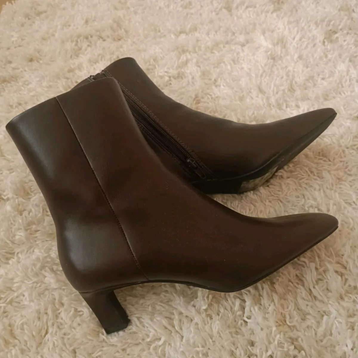 Brown boots for sale - Image 1