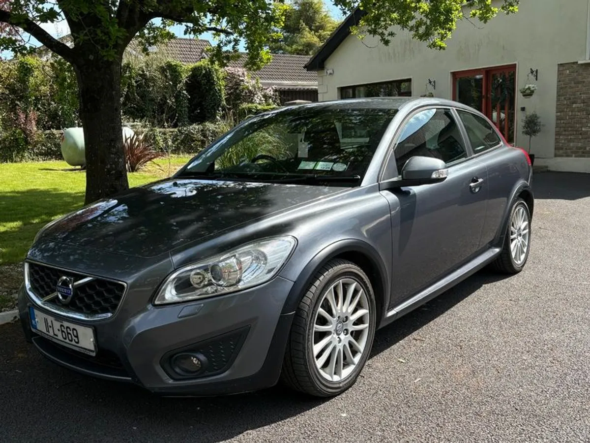 2011 Volvo C30 SE Luxury Model - Image 1
