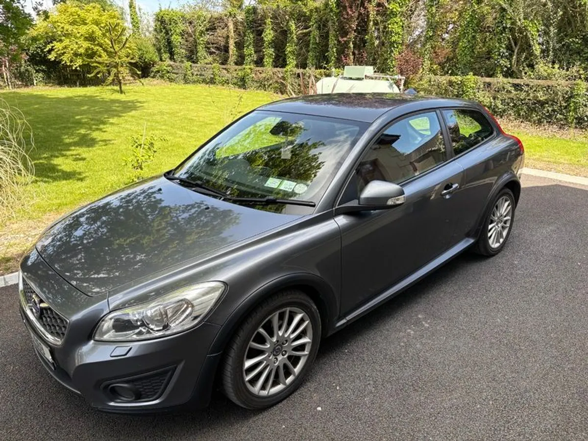 2011 Volvo C30 SE Luxury Model - Image 3