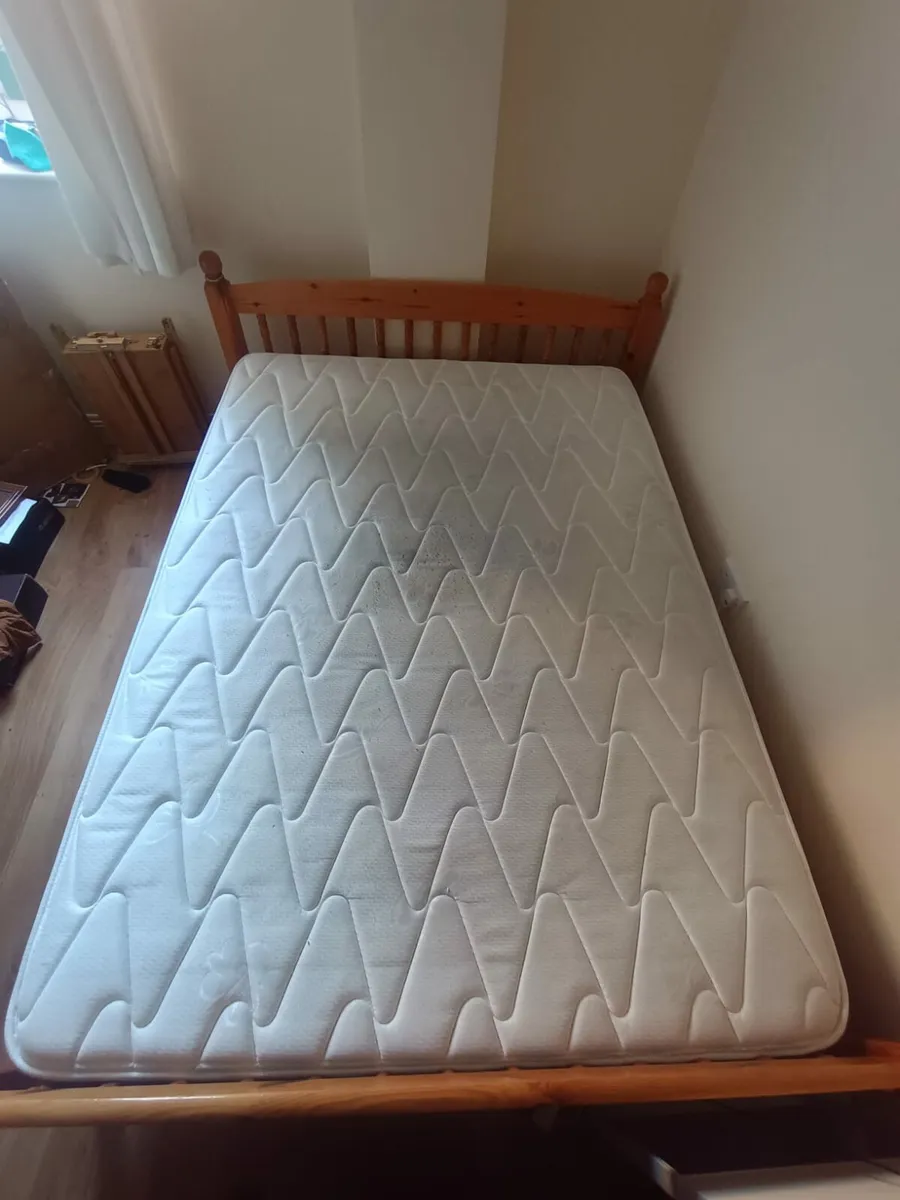 Queen size bed and mattress - Image 1