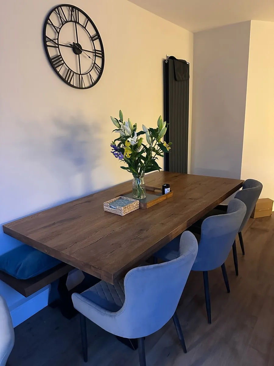 Dinning room table and chairs - Image 1