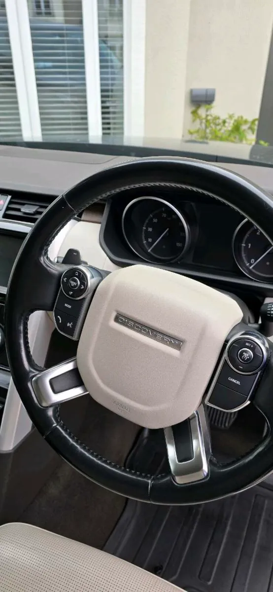 171 Land Rover Discovery HSE LUX 240bhp - Image 2