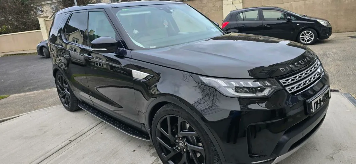 171 Land Rover Discovery HSE LUX 240bhp - Image 3