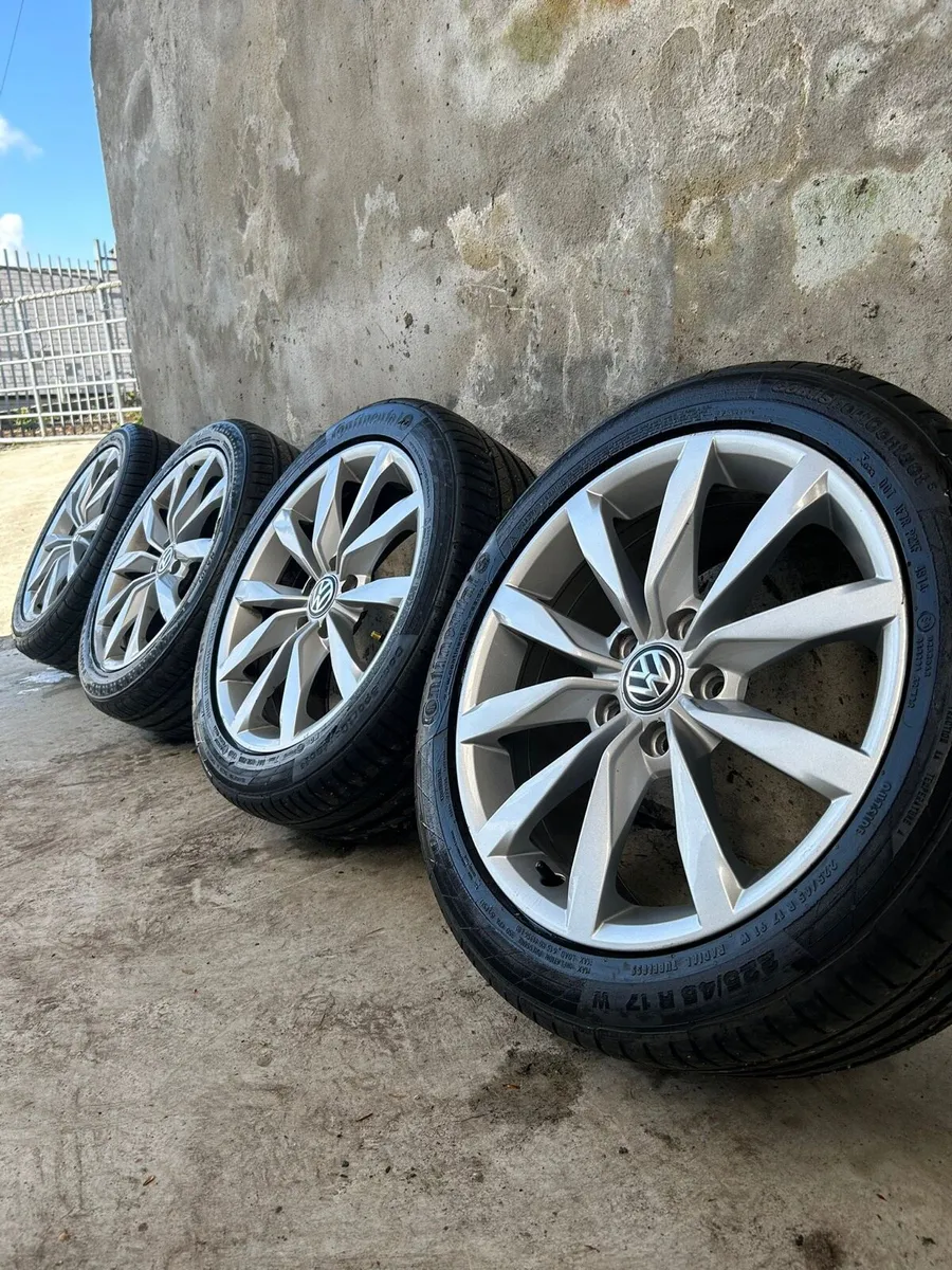 17” GENUINE VOLKSWAGEN GOLF ALLOY WHEELS & TYRES - Image 1