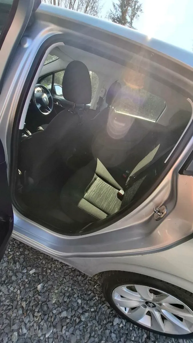 Peugeot 208 1.4 - Image 4