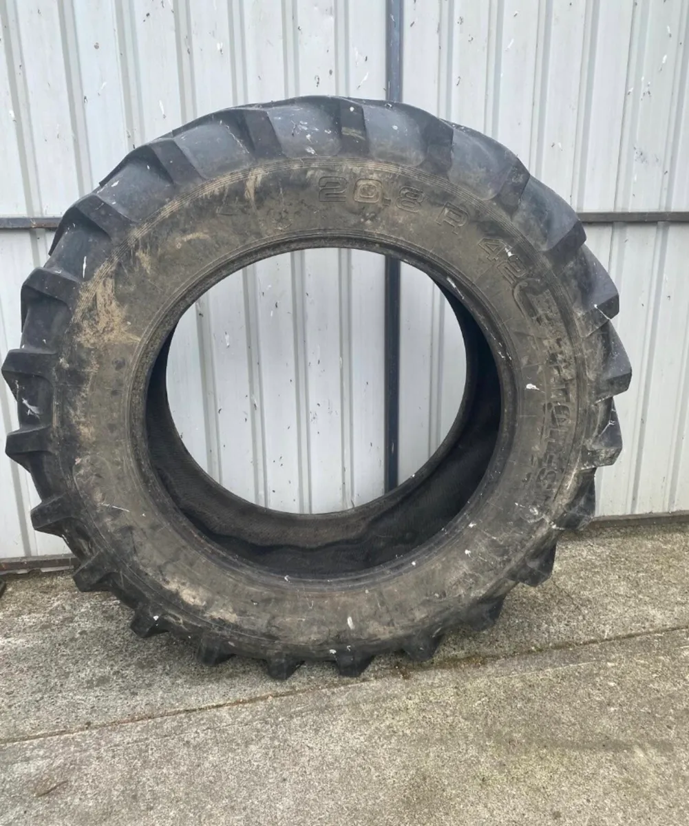 Tractor tyres - Image 1
