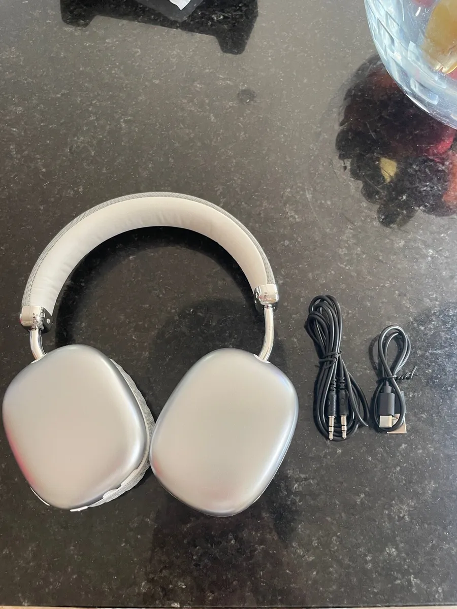 Wireless headphones - Image 1