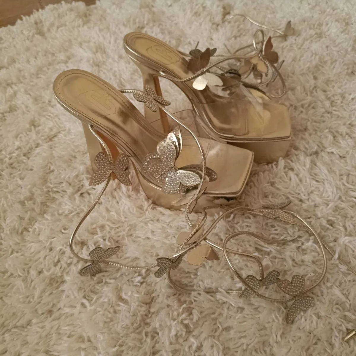 Golden butterfly wrap around the legs - Image 1
