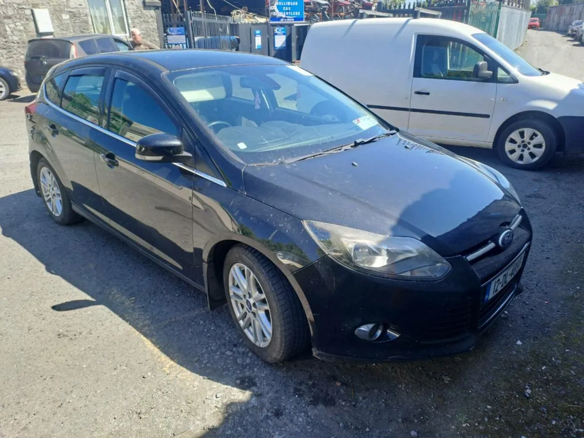 12 Ford Focus 1.6 hdi breaking for parts - Image 1