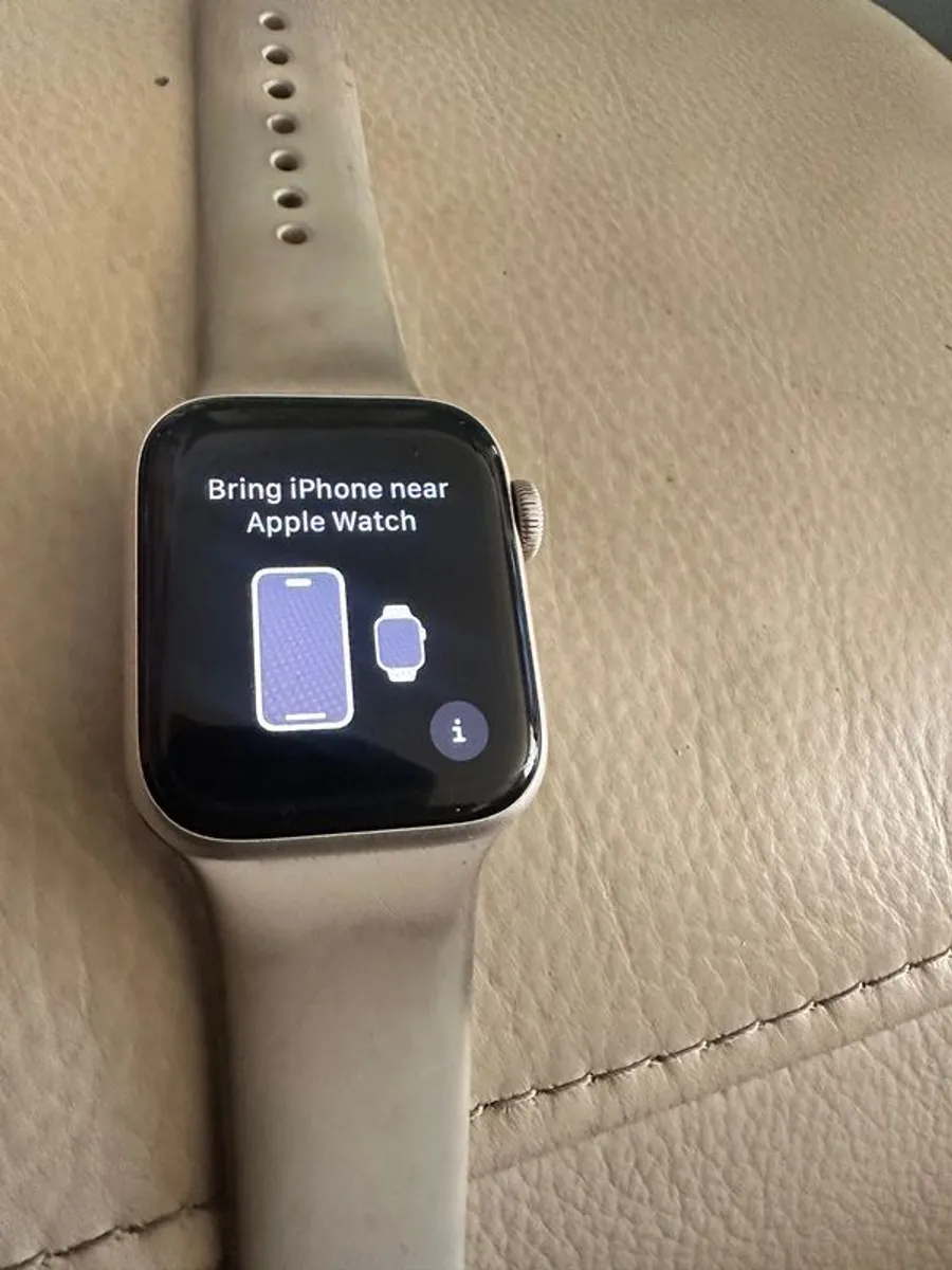 Apple Watch SE (GPS) (2nd Generation) - Image 1