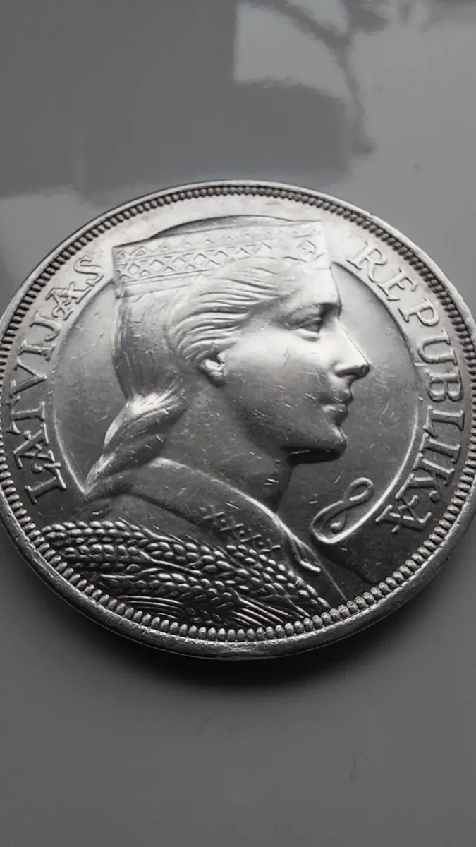 1929 Latvian 5 Lati Silver Coin KM#9 - Image 1