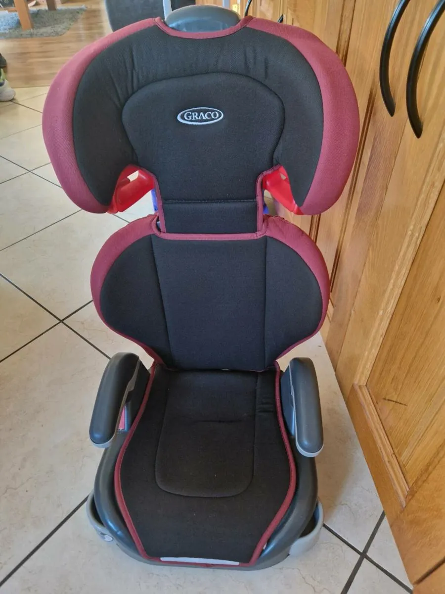 Graco toddler booster with back - Image 1