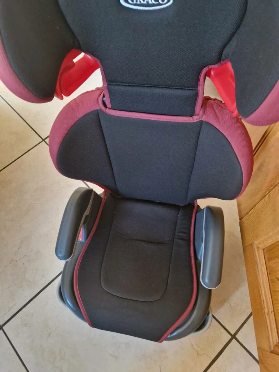 Graco toddler booster with back - Image 2