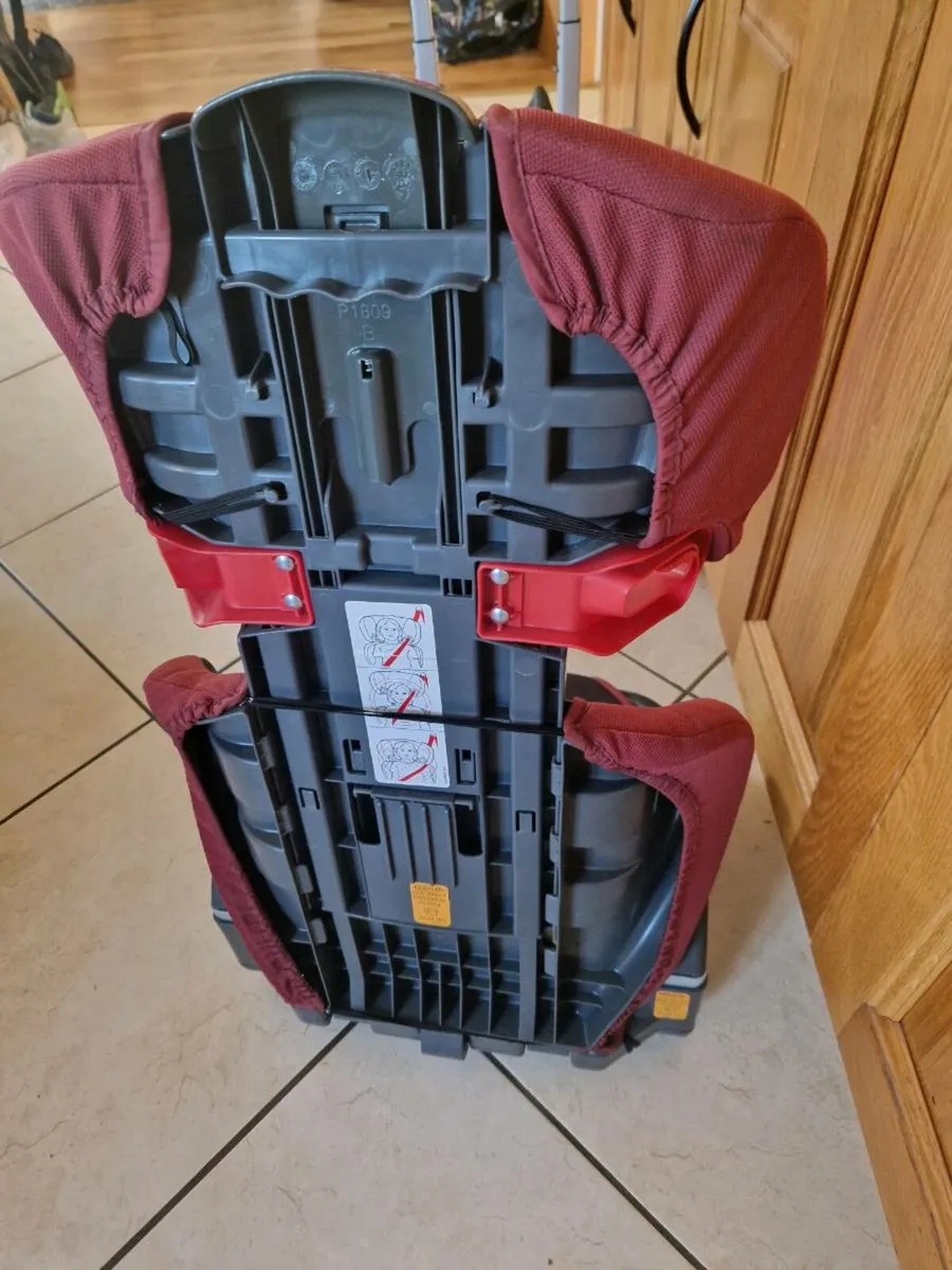 Graco toddler booster with back - Image 3