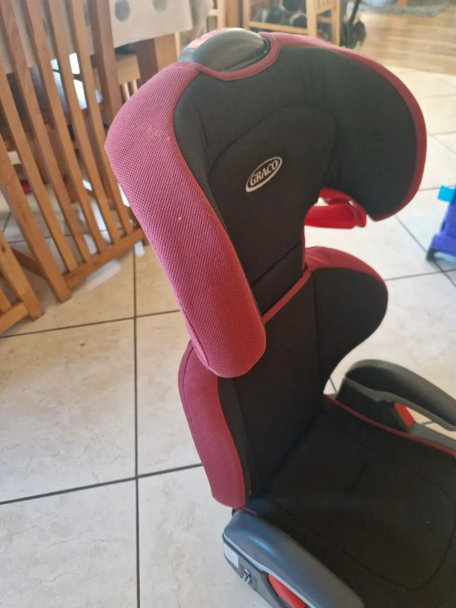 Graco toddler booster with back - Image 4
