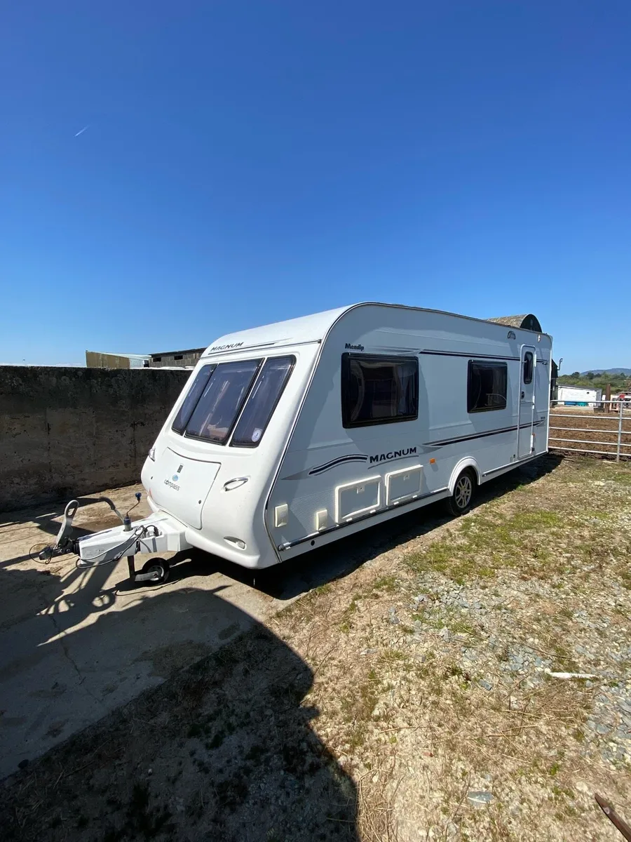 Compass caravan - Image 1