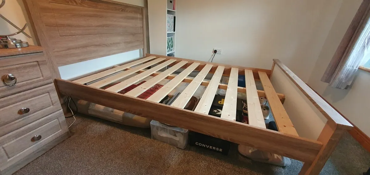 Bed and a baby cot - Image 1