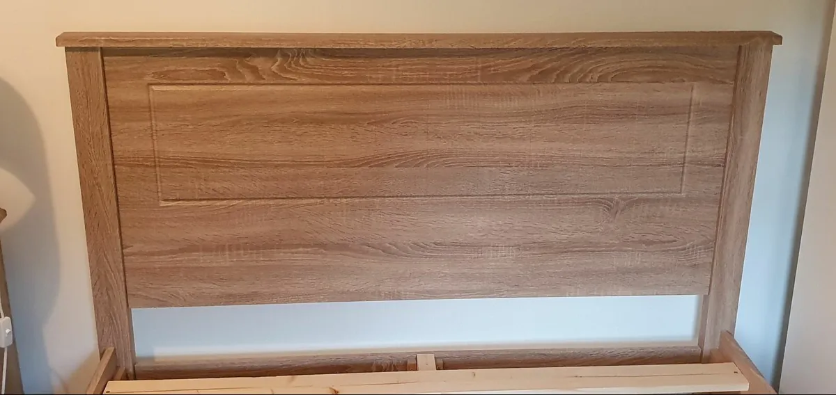 Bed and a baby cot - Image 3
