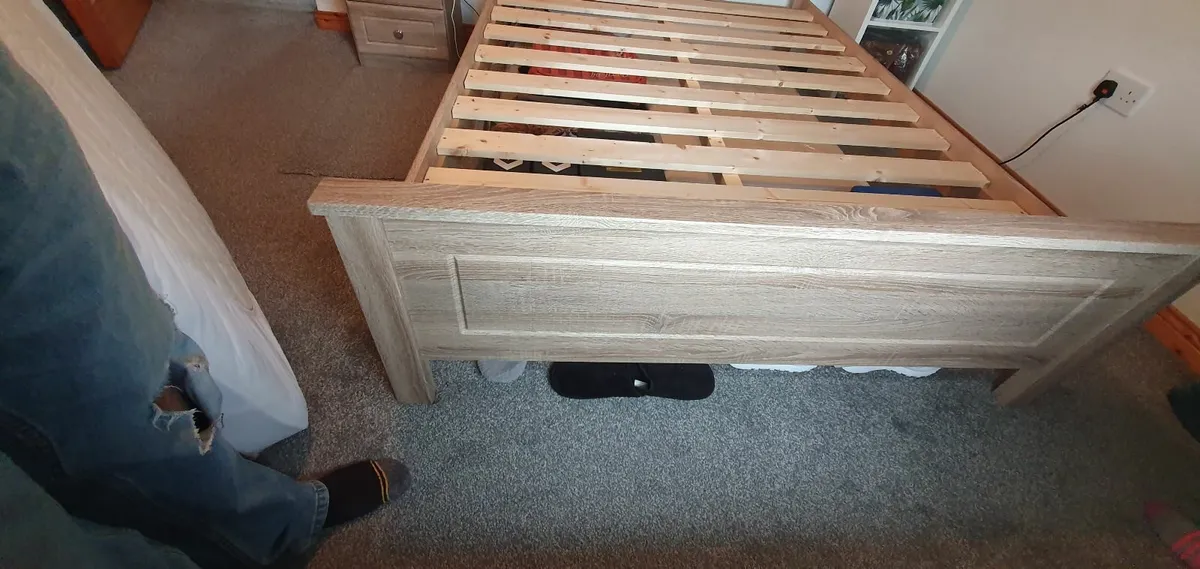 Bed and a baby cot - Image 4