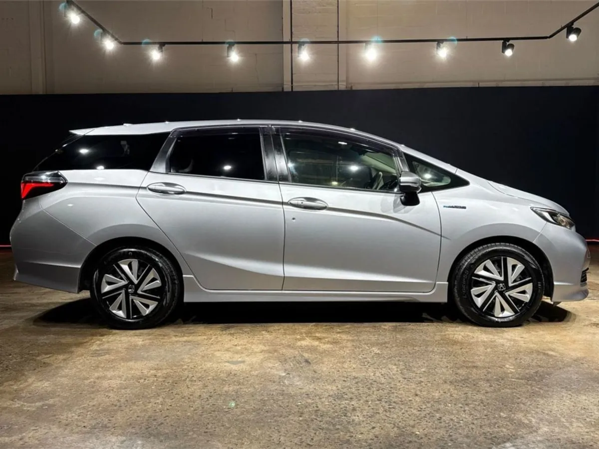 Honda Shuttle 1.5 Hybrid - Image 3