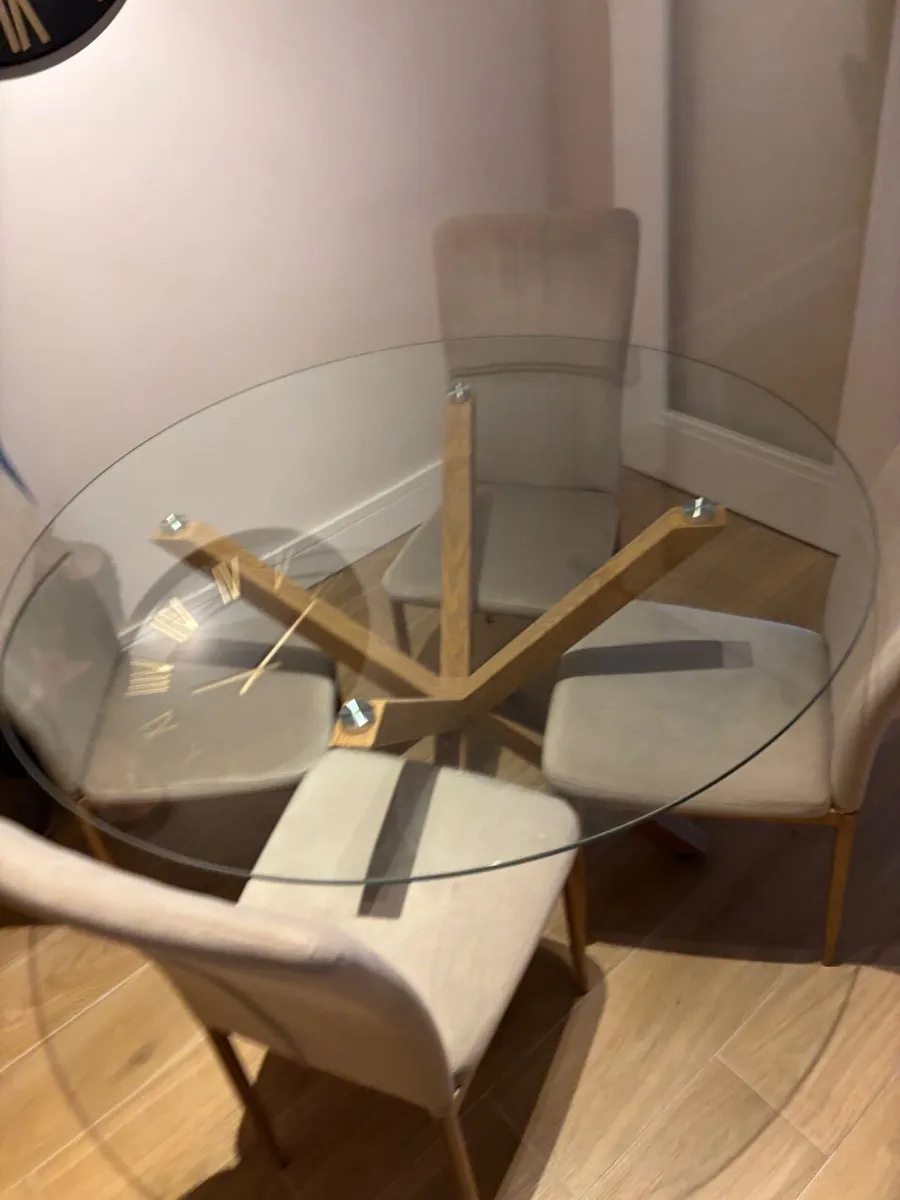 Kitchen table and chairs - Image 3
