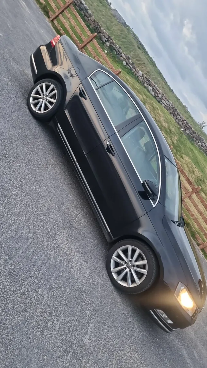 Volkswagen Passat 2014 - Image 2