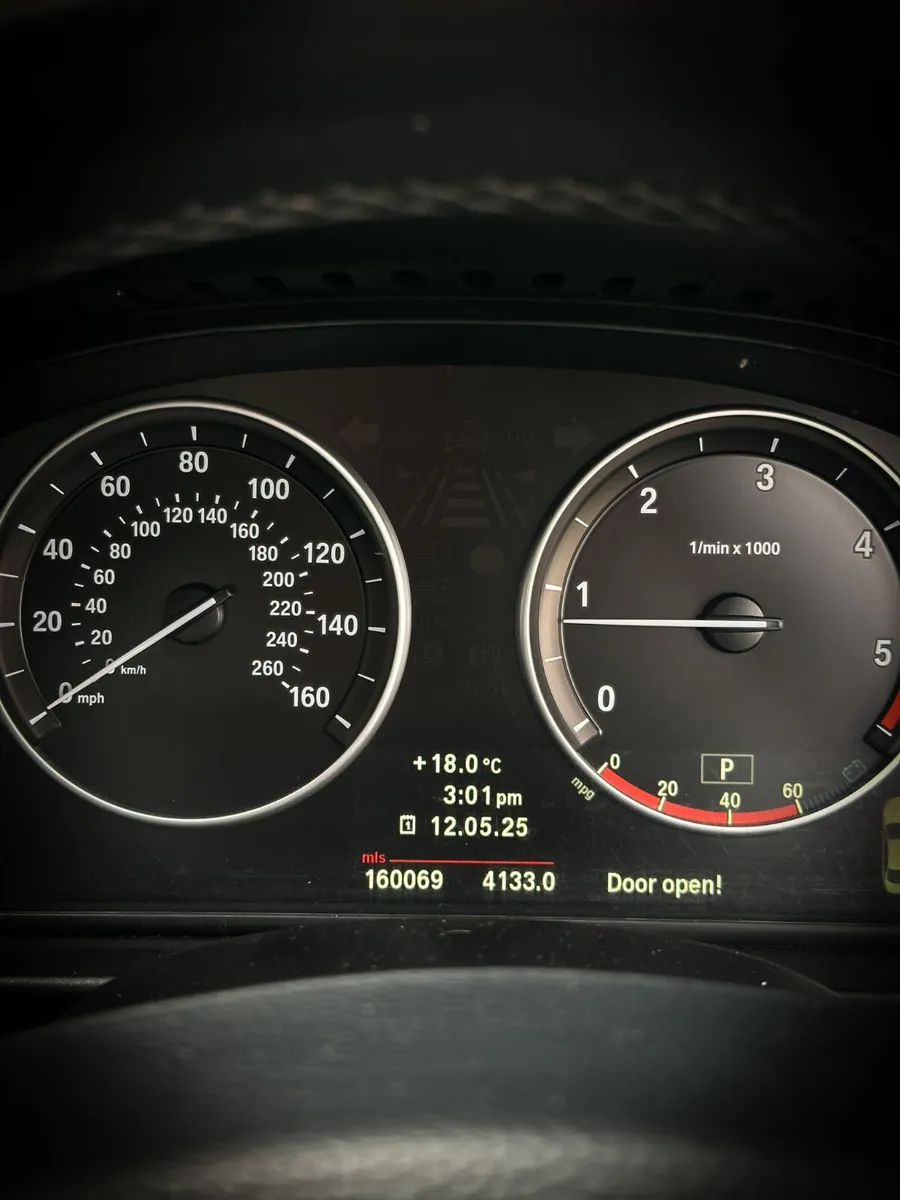BMW 5-Series 2011 - Image 4