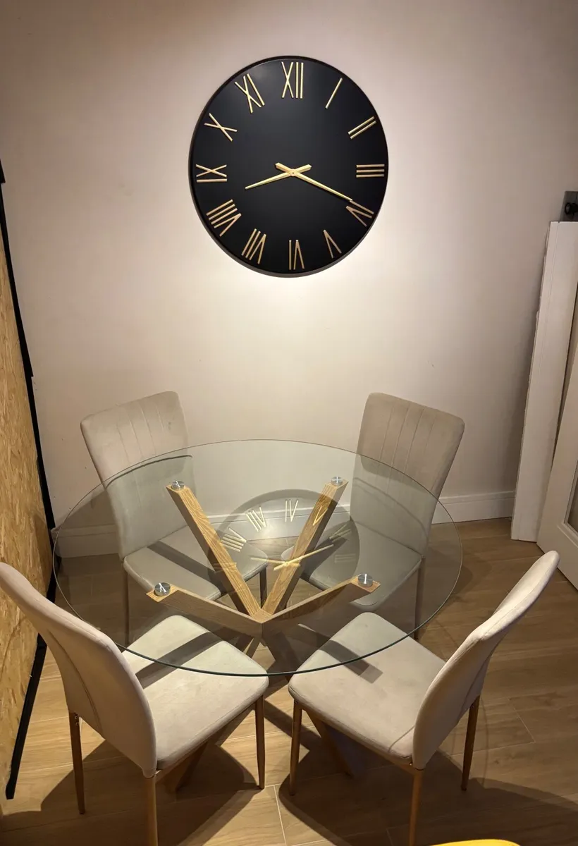 Kitchen table and chairs - Image 4