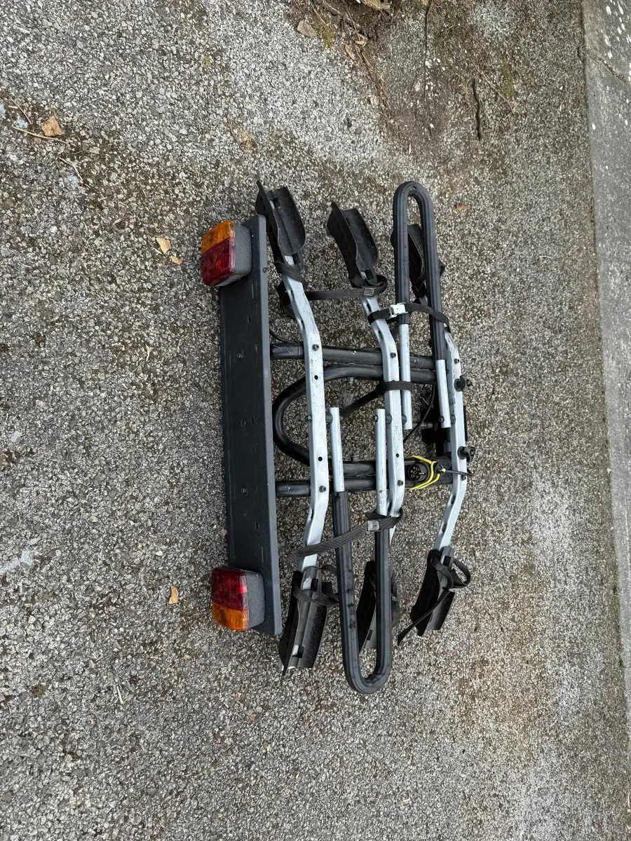 Thule three bike tow bar rack - Image 1