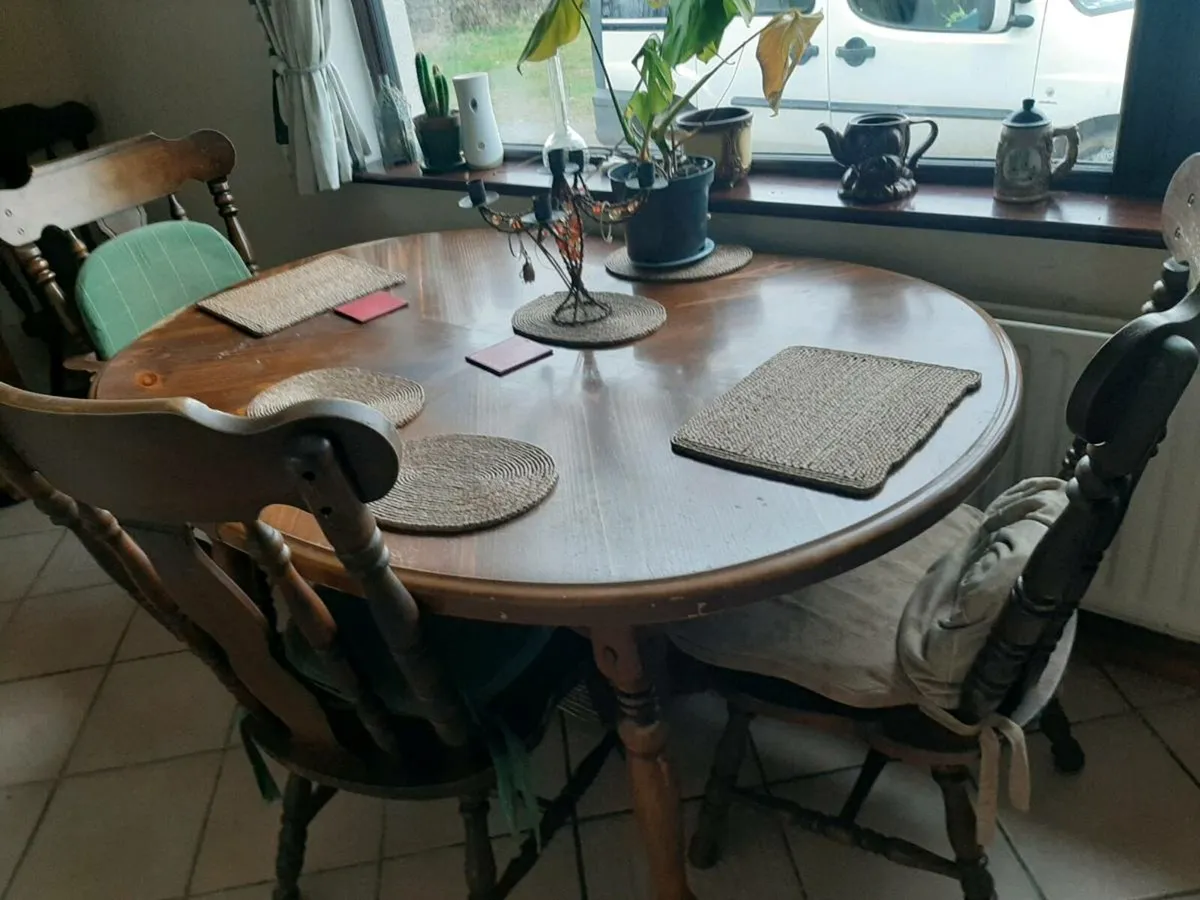 Table and 4 chairs - Image 2