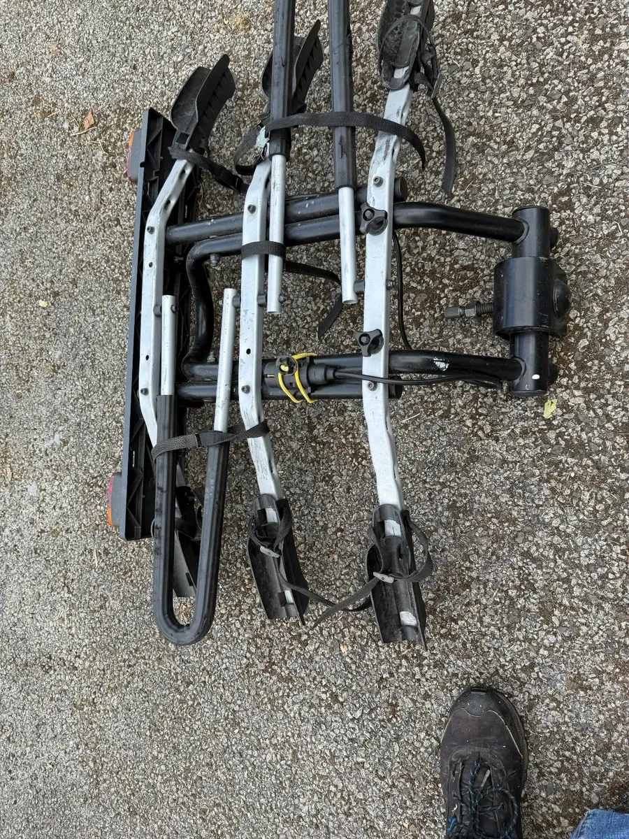 Thule three bike tow bar rack - Image 3
