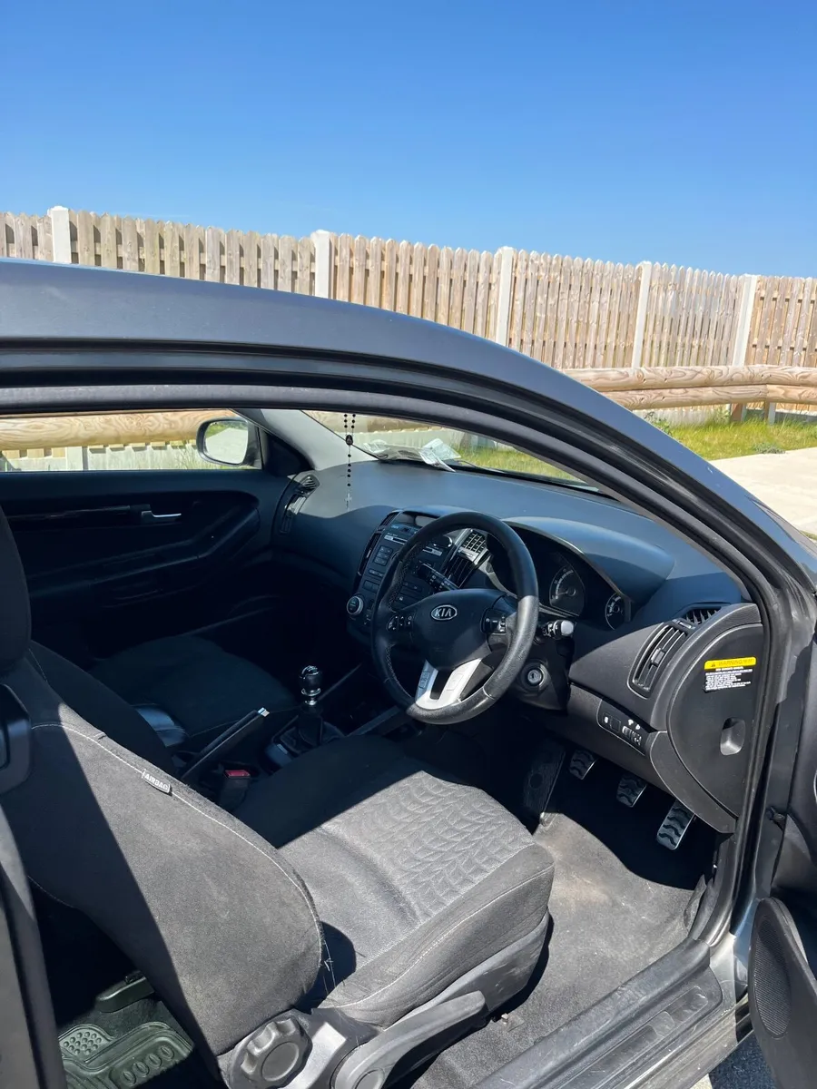 Kia Ceed 2010 - Image 2
