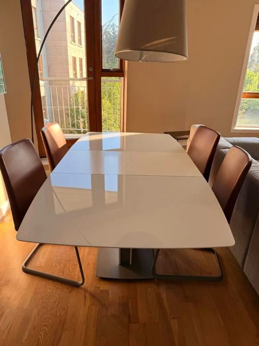 BoConcept Milano Extending Dining Table 4-8 - Image 3