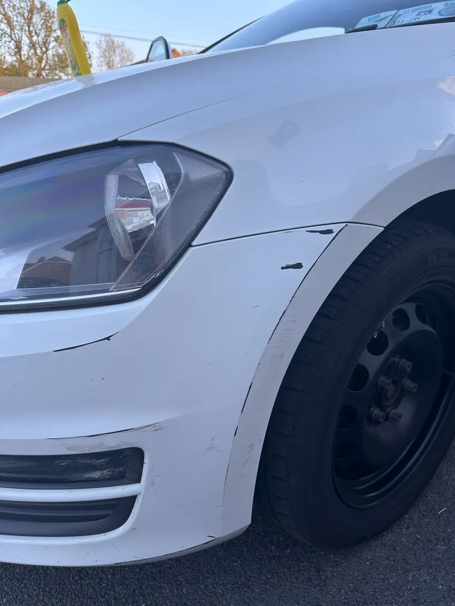 2016 Volkswagen Golf - Image 2