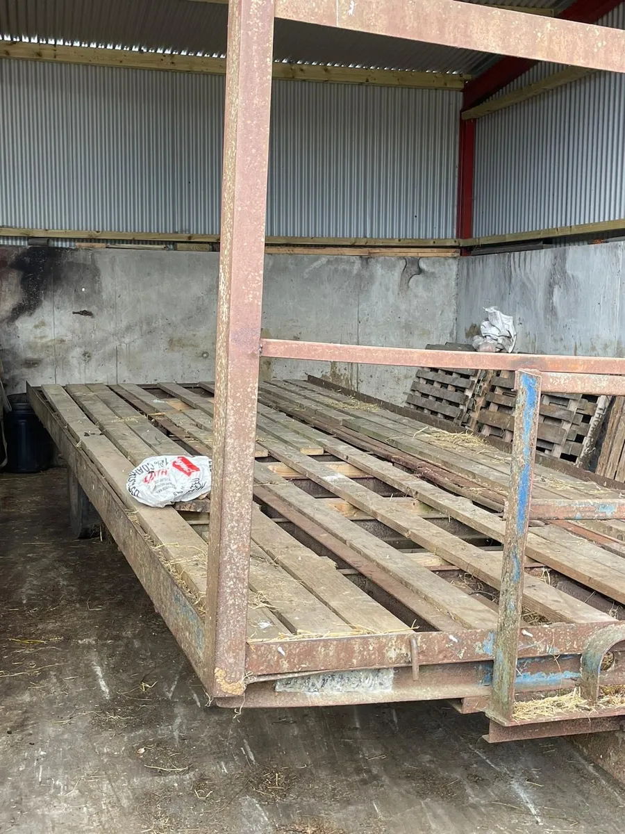 Bale trailer - Image 1