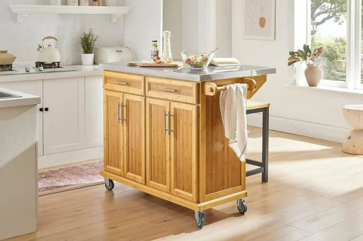 Kitchen Island with expandable work surface - Image 2