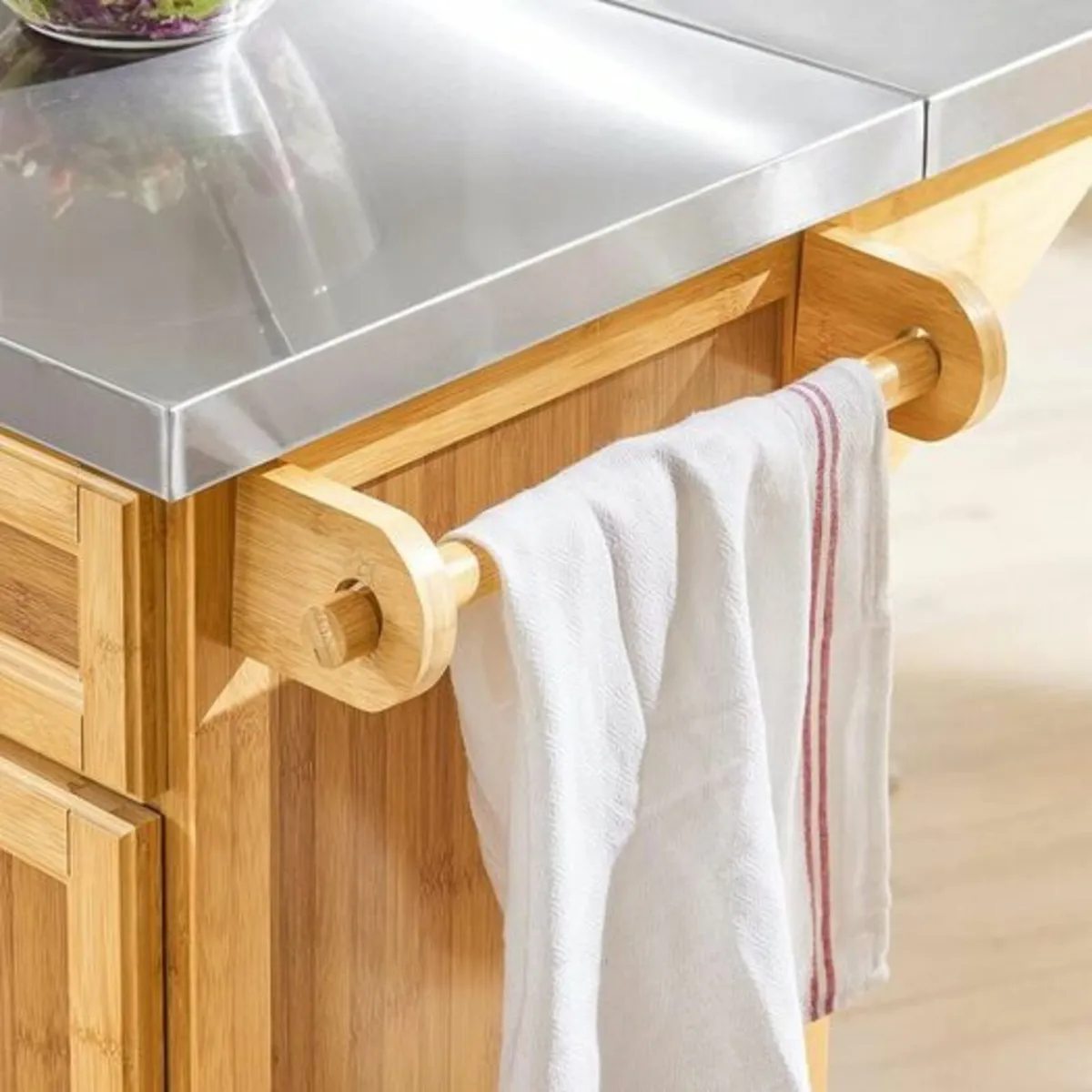 Kitchen Island with expandable work surface - Image 3