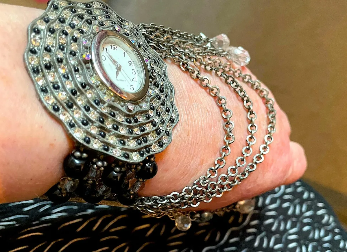 Decorative watch - Image 1