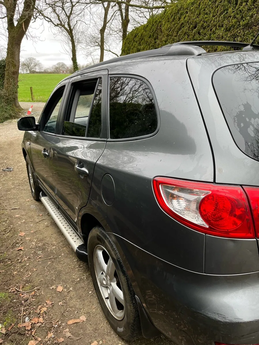 08 Hyundai Santa Fe - Image 2