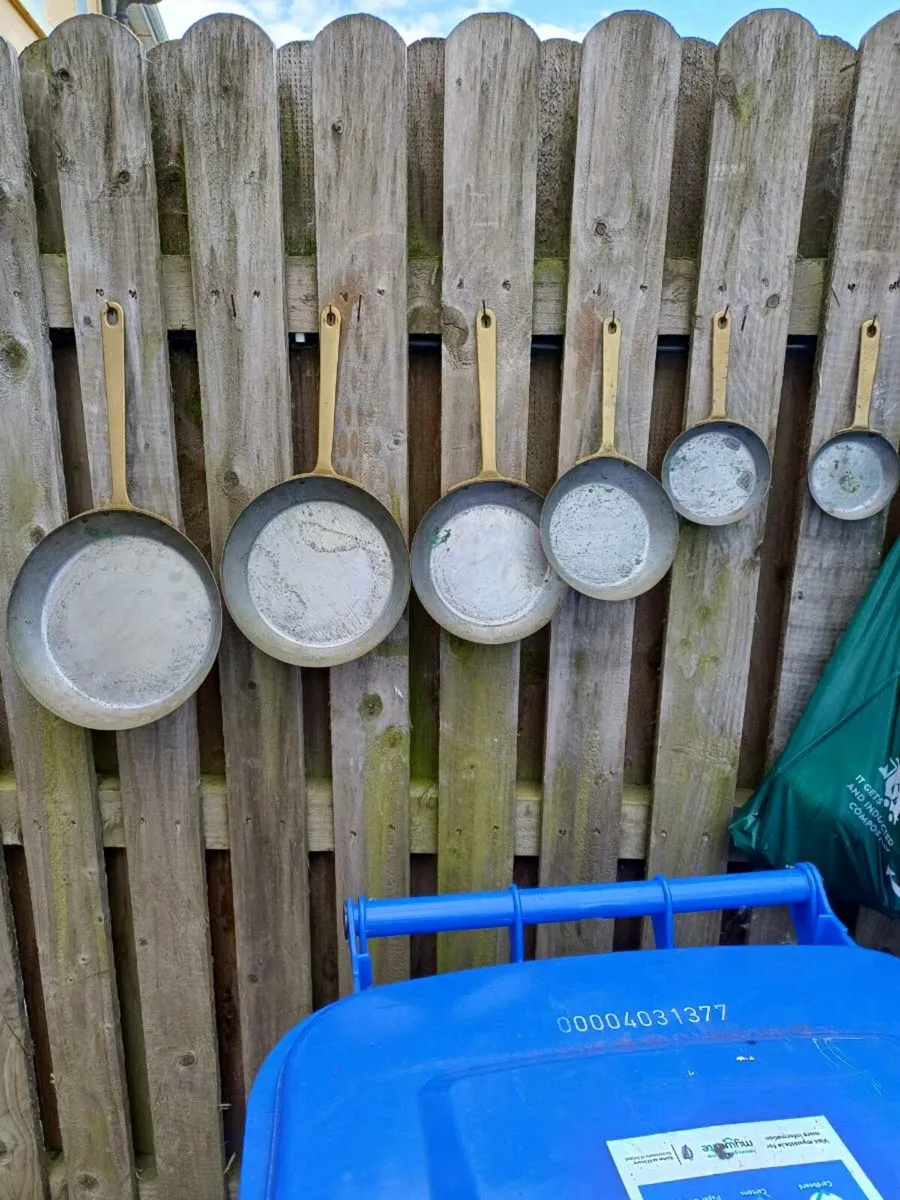 Antique Copper Pans Set - Image 3