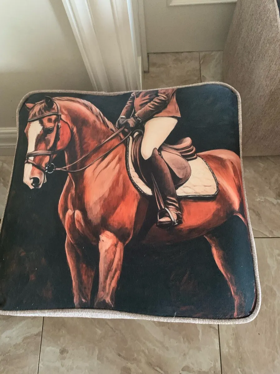 Pair of horse stools - Image 1