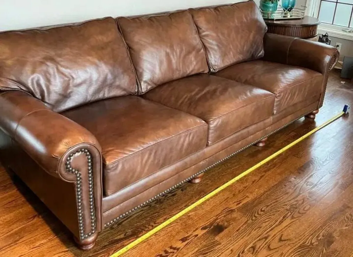 Gorgeous HIGH QUALITY custom made leather couch - Image 1