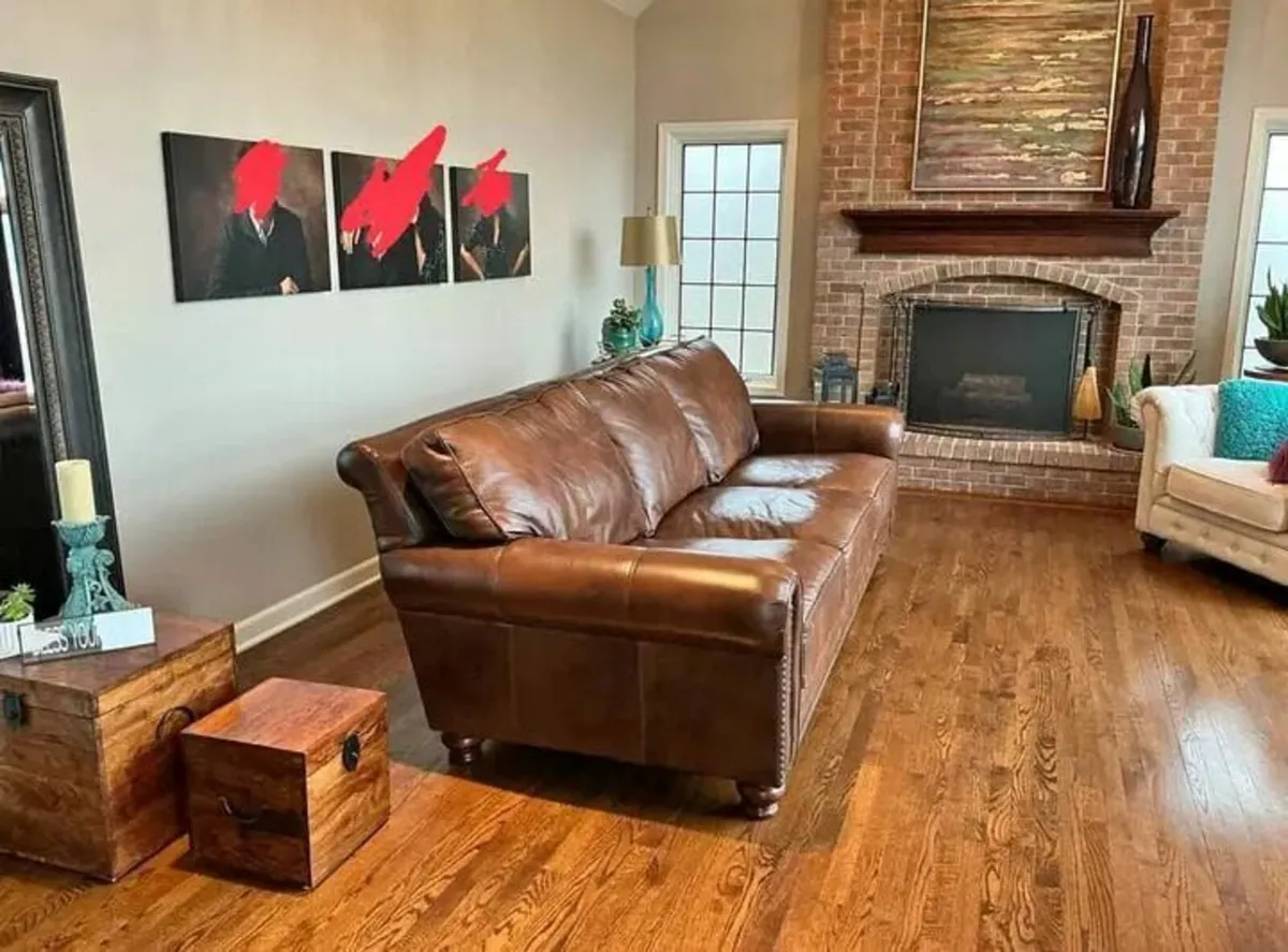 Gorgeous HIGH QUALITY custom made leather couch - Image 2