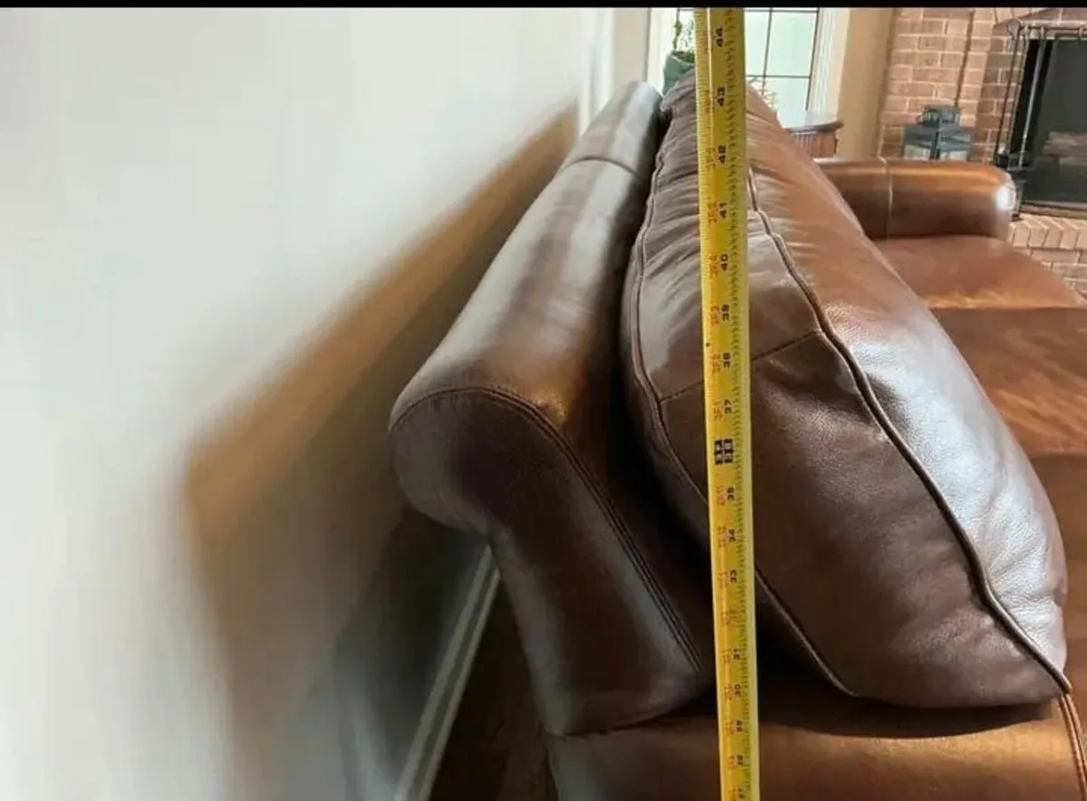 Gorgeous HIGH QUALITY custom made leather couch - Image 3