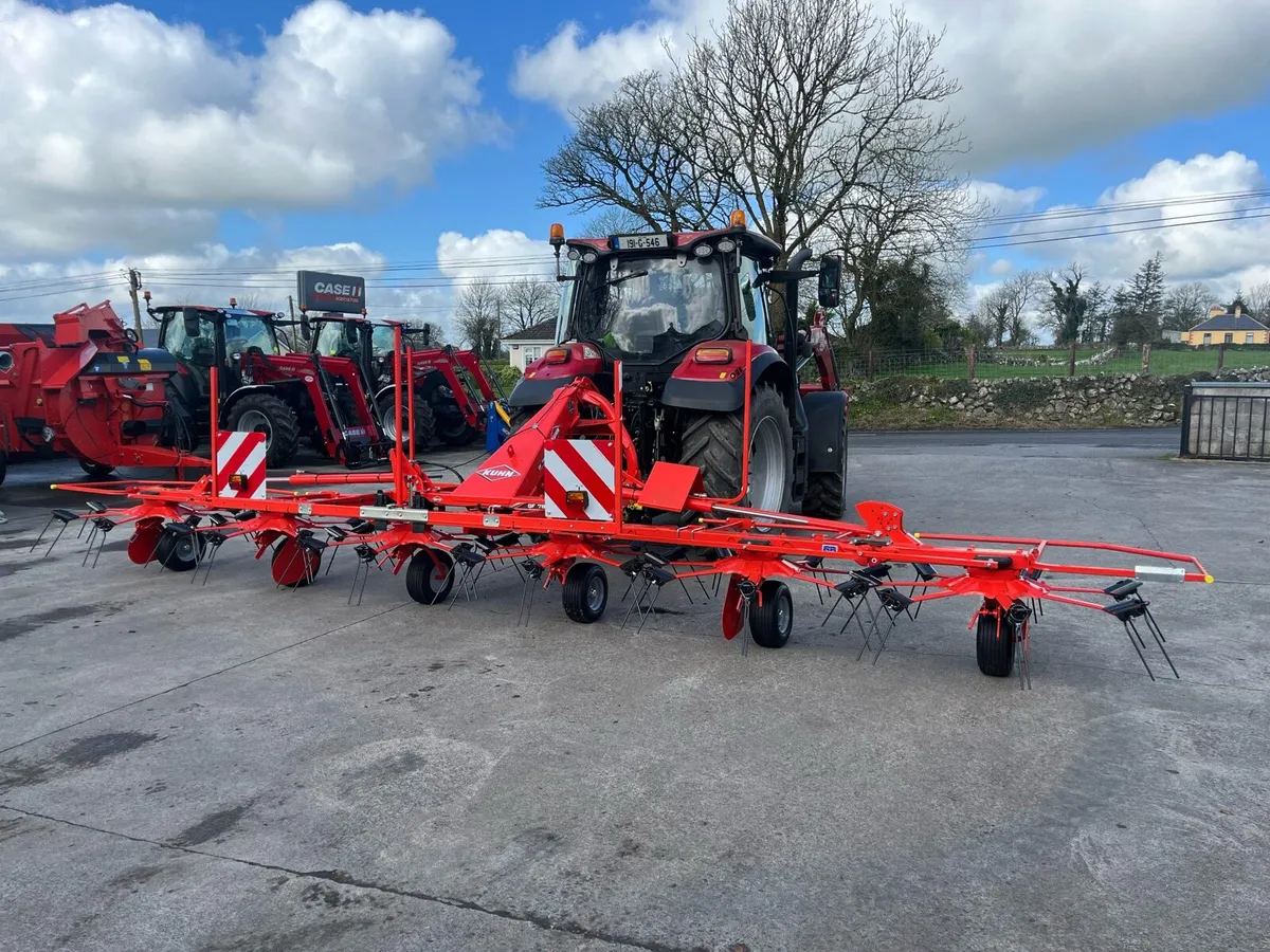 NEW KUHN 7803 6 rotor Tedder - Image 1